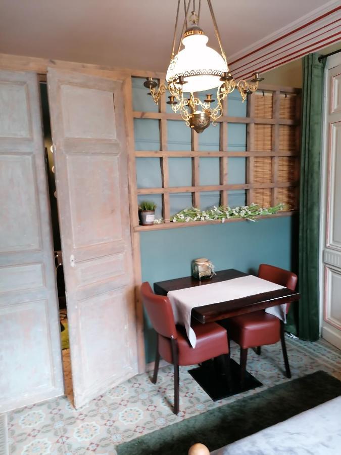 Maison D'Hote Les Notes Endormie Chambre Secrete Berzee ภายนอก รูปภาพ