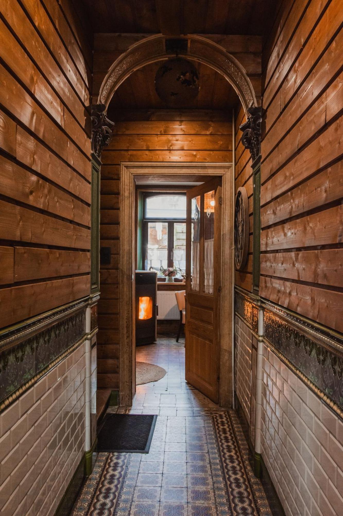 Maison D'Hote Les Notes Endormie Chambre Secrete Berzee ภายนอก รูปภาพ